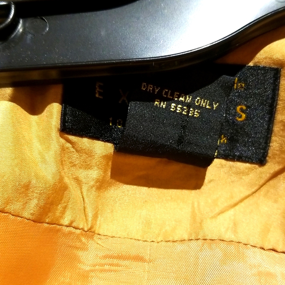 Woman's Express Blazer - Picture 5 of 8
